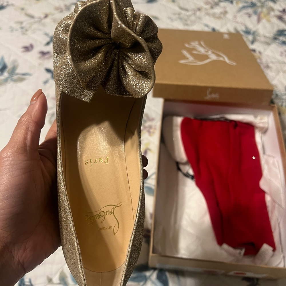 Christian Louboutin gold dresses shoe. - Picture 2 of 9